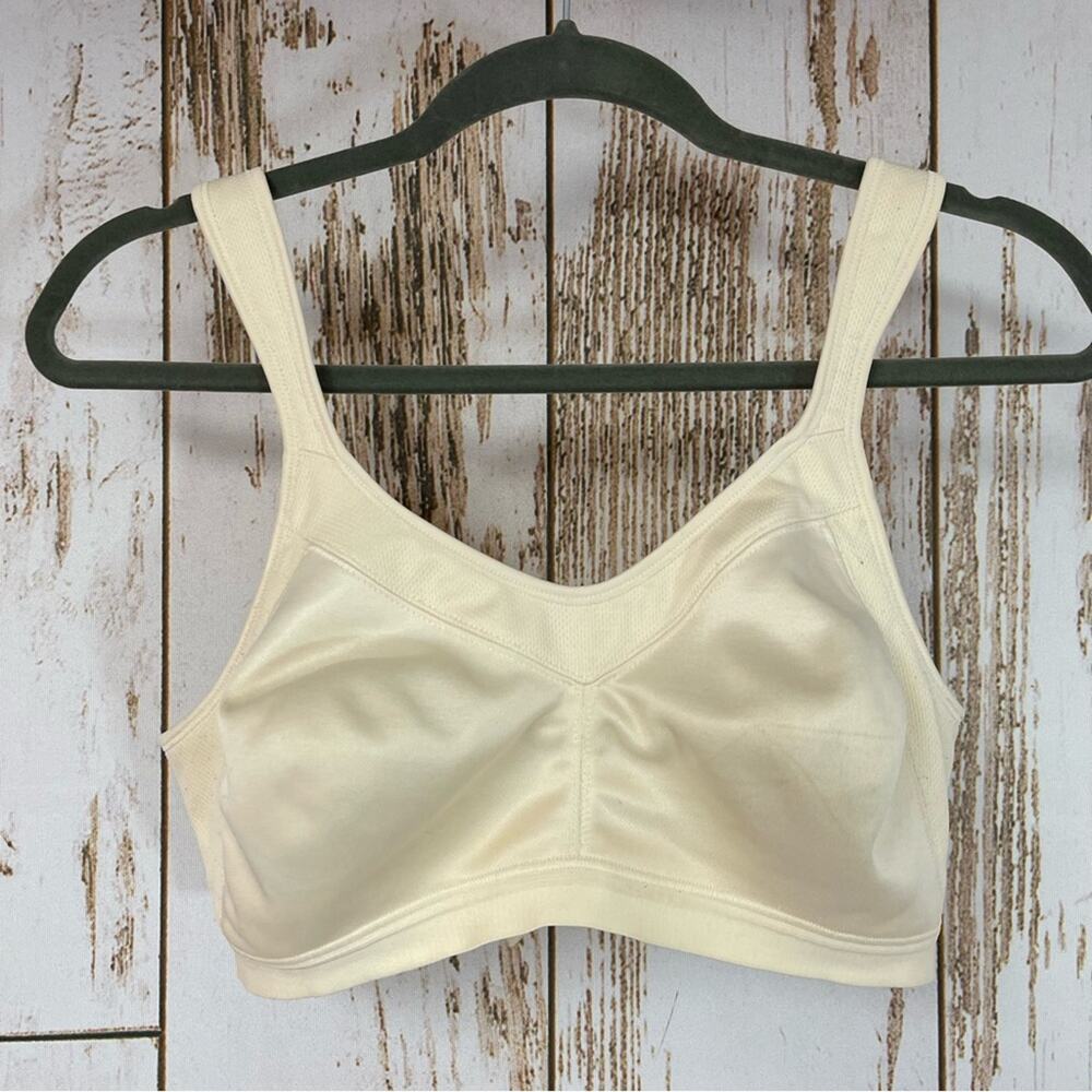 Playtex, 36D, Basic Bra. In excellent condition!